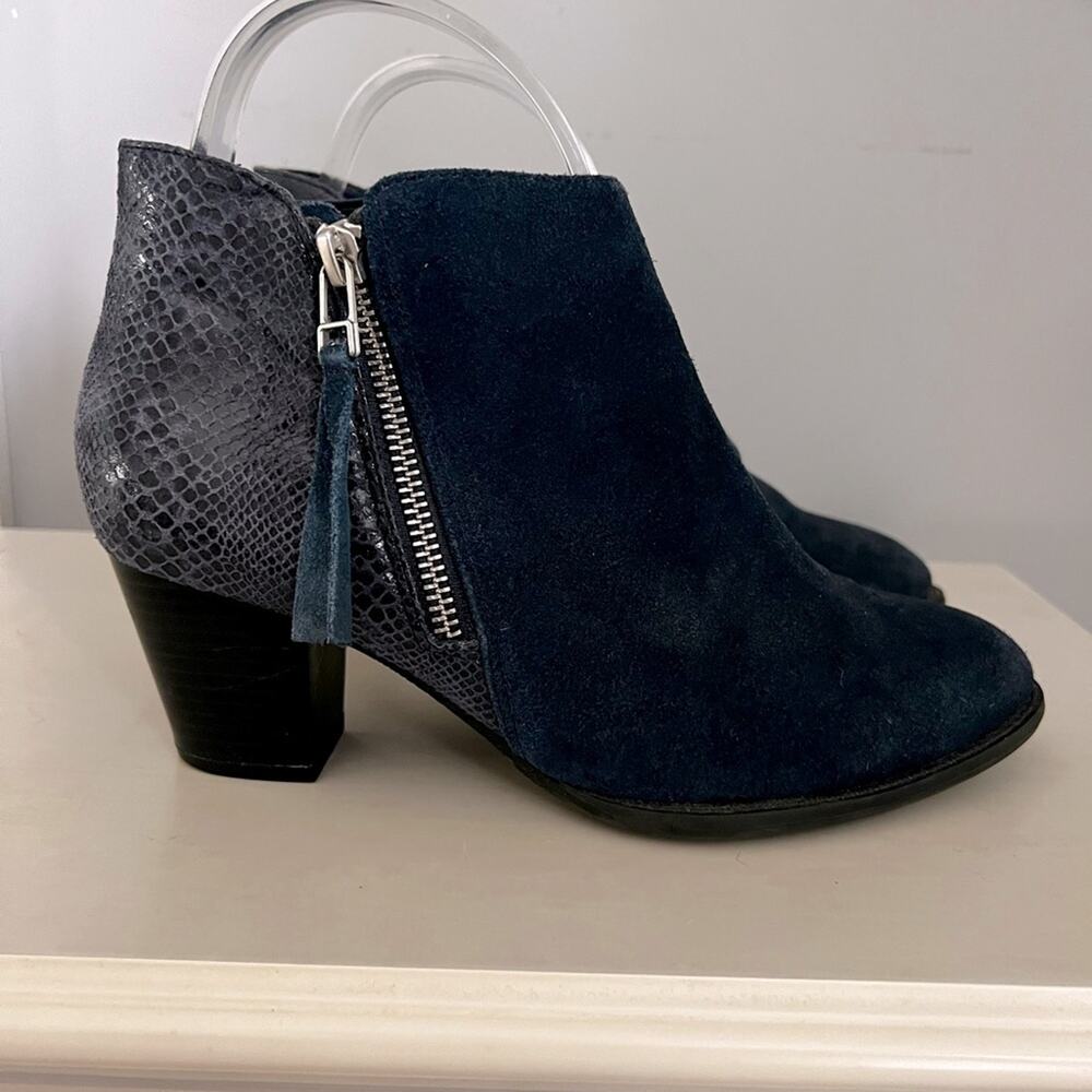 Vionic Anne Suede snakeskin ankle booties boots size 7 WIDE